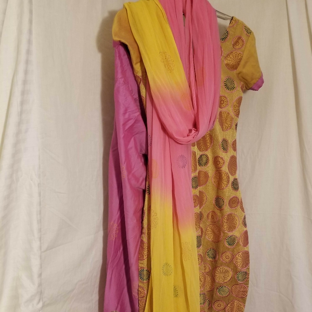 EUC LOVELY PINK AND GOLDEN YELLOW THREE PIECE SUIT! TUNIC, PANTS and wrap